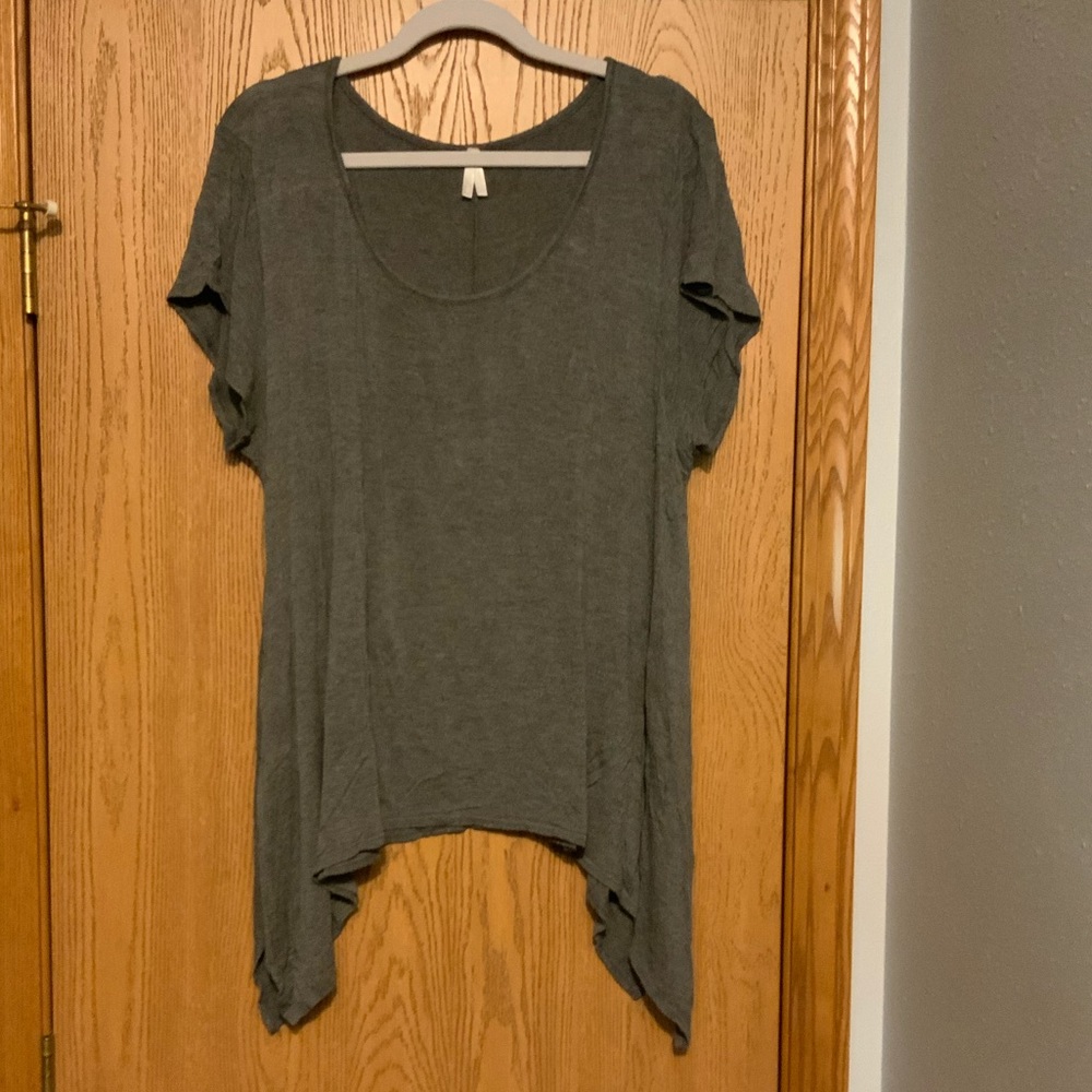 Vanity grey short sleeve top size 2x